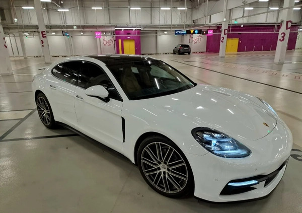 Porsche Panamera cena 341000 przebieg: 41000, rok produkcji 2019 z Toruń małe 232